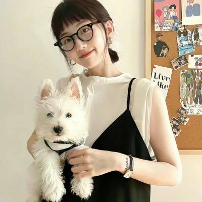 端盘子的姑娘